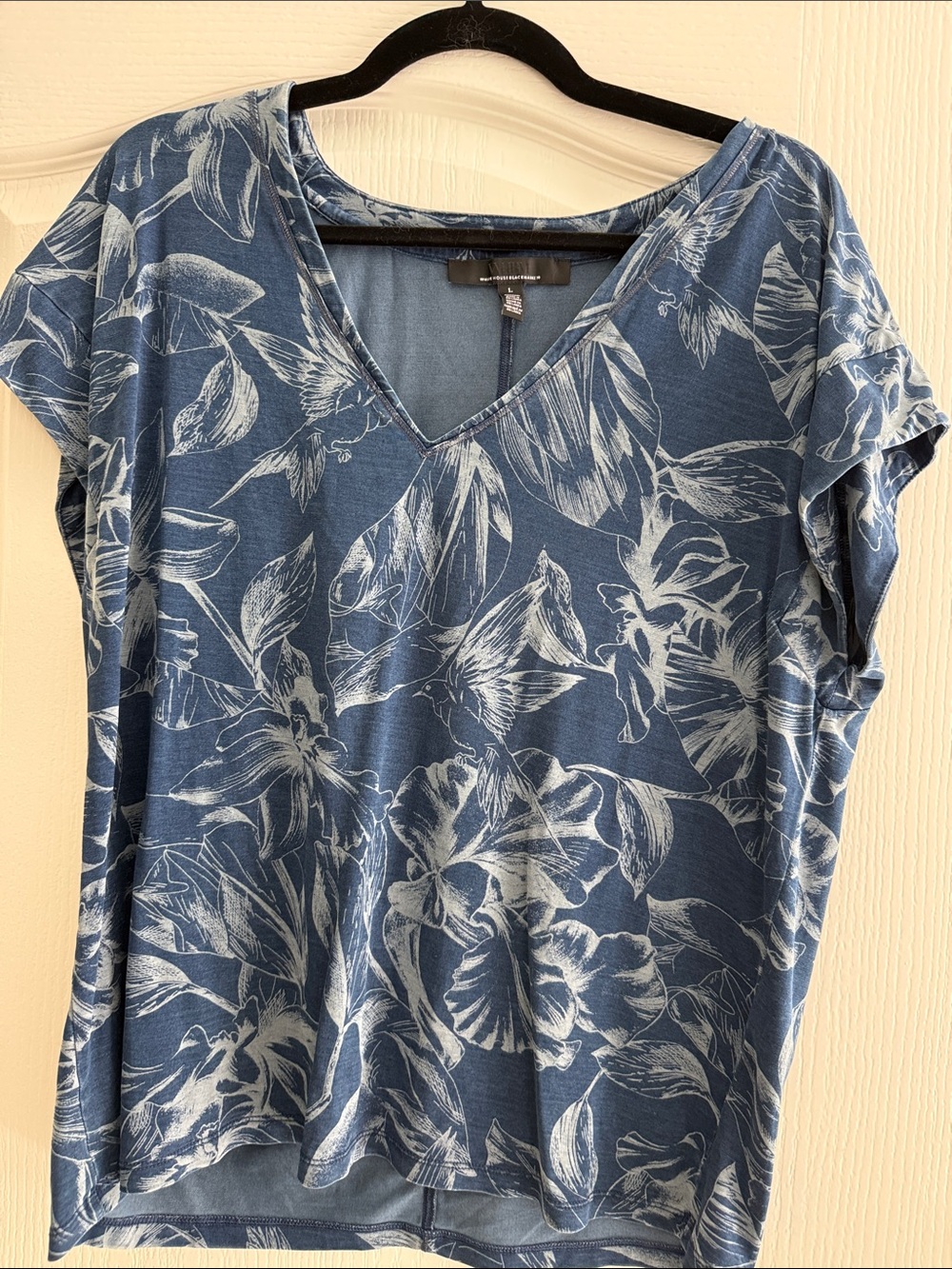 White House Black Market Blue Floral V-Neck Short Sleeve Tee